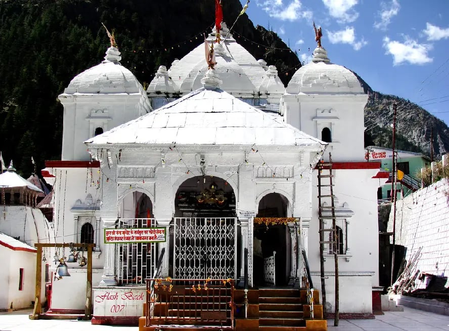Gangotri Travel Guide 2025: Find out where the holy Ganga begins.